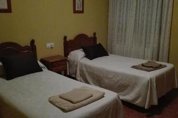 پانسیون Hostal La Aldaba