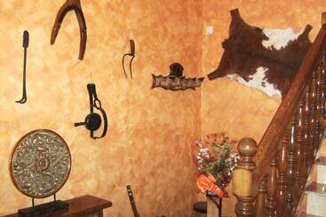 پانسیون Hostal La Aldaba
