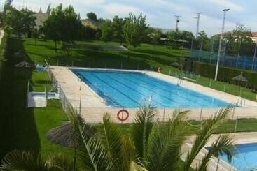 پانسیون Hostal La Aldaba