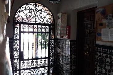 پانسیون Hostal Manolo