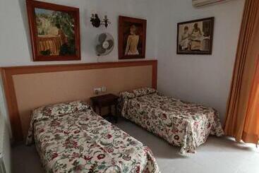 پانسیون Hostal Manolo