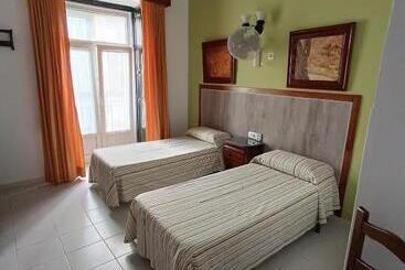 پانسیون Hostal Manolo