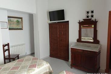 پانسیون Hostal Manolo