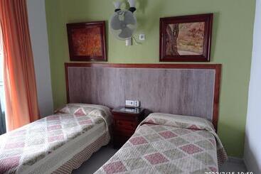 پانسیون Hostal Manolo