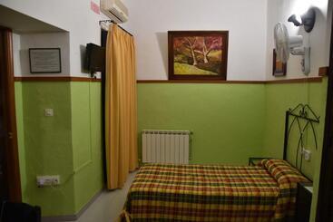 پانسیون Hostal Manolo