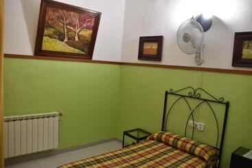 پانسیون Hostal Manolo