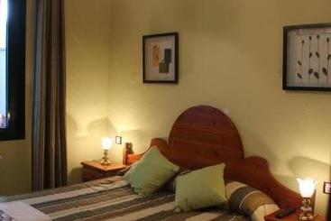 پانسیون Hostal Maury