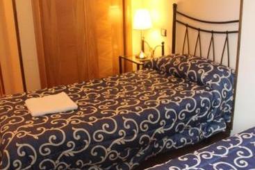 پانسیون Hostal Maury