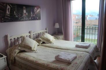 پانسیون Hostal Maury