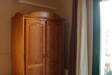 پانسیون Hostal Maury
