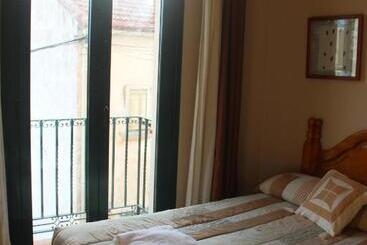 پانسیون Hostal Maury