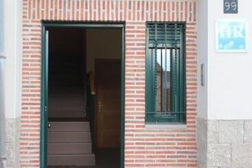 پانسیون Hostal Maury