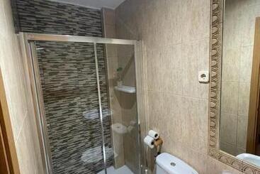پانسیون Hostal Tres Hermanos
