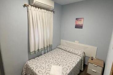 پانسیون Hostal Tres Hermanos