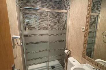 پانسیون Hostal Tres Hermanos