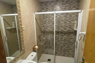 پانسیون Hostal Tres Hermanos