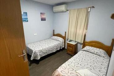 پانسیون Hostal Tres Hermanos