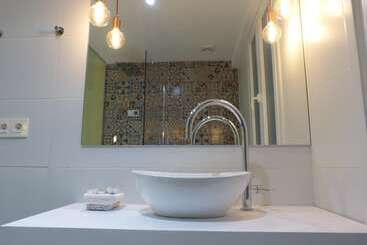 پانسیون Bilbao Art Lodge Staynnapartments