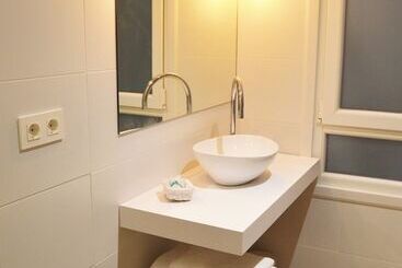 پانسیون Bilbao Art Lodge Staynnapartments