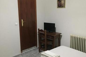 پانسیون Hostal Emiros
