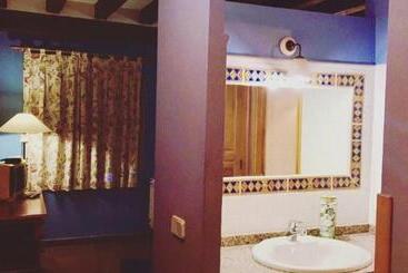 پانسیون Hostal Posada La Panadera