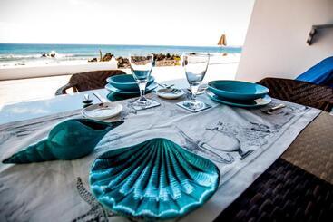 Seashell Beach House On The Frontline Of The Ocean - Punta Mujeres