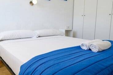 Apartamentos Sol y Mar Segur 3000