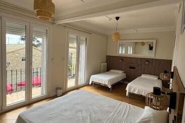 Hostal Restaurant Casa Comaulis - La Vajol