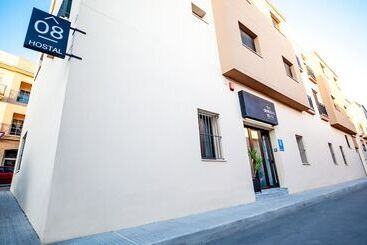 پانسیون The 8 Rooms House
