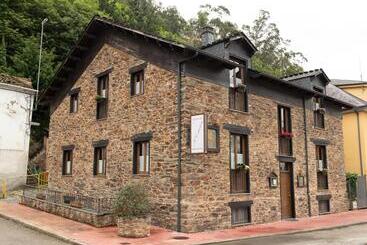 پانسیون Apartamentos Turisticos A Estacion