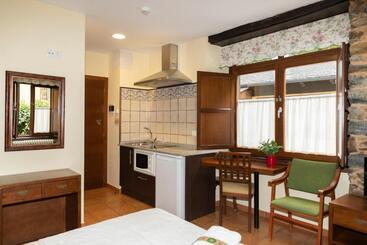 پانسیون Apartamentos Turisticos A Estacion