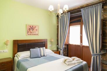 پانسیون Apartamentos Turisticos A Estacion