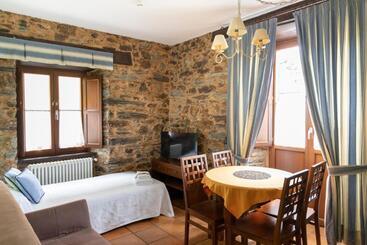 پانسیون Apartamentos Turisticos A Estacion