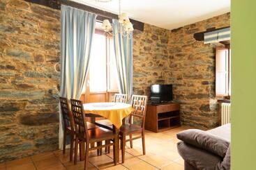 پانسیون Apartamentos Turisticos A Estacion