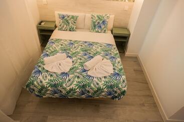 پانسیون Hostal Escala Suites