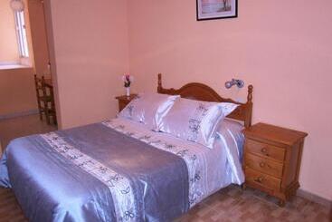 پانسیون Hostal Rural El Caminero