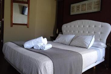 پانسیون Hostal Medievo