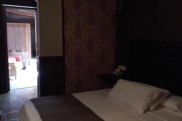 پانسیون Hostal Medievo