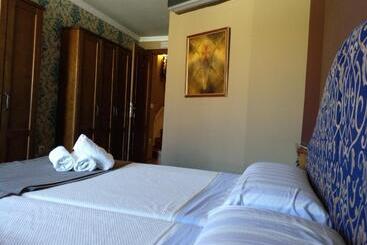 پانسیون Hostal Medievo