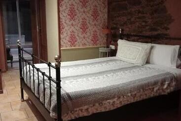پانسیون Hostal Medievo