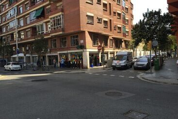 پانسیون Go Bcn Hostal Ideal Badal   Hostel