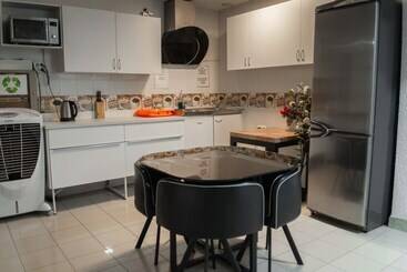 پانسیون Go Bcn Hostal Ideal Badal   Hostel