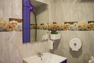 پانسیون Go Bcn Hostal Ideal Badal   Hostel