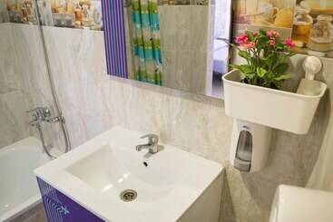 پانسیون Go Bcn Hostal Ideal Badal   Hostel
