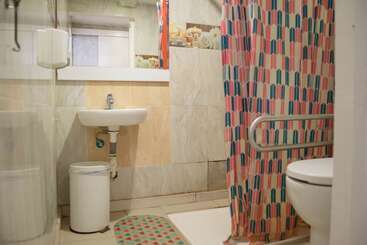 پانسیون Go Bcn Hostal Ideal Badal   Hostel