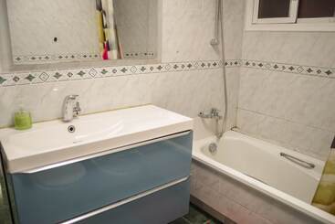 پانسیون Go Bcn Hostal Ideal Badal   Hostel