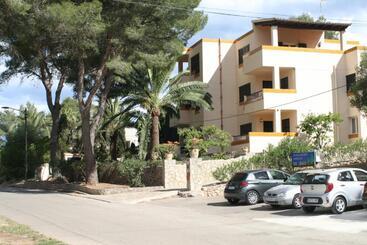 Apartamentos Los Pinos - Cala Murada