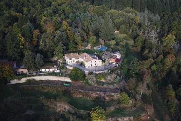 هتل Hostal Rural Masia El Buxaus Montseny