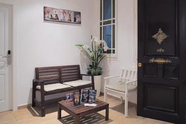 پانسیون Hostal Balkonis