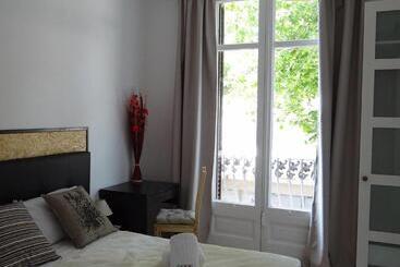 پانسیون Hostal Balkonis